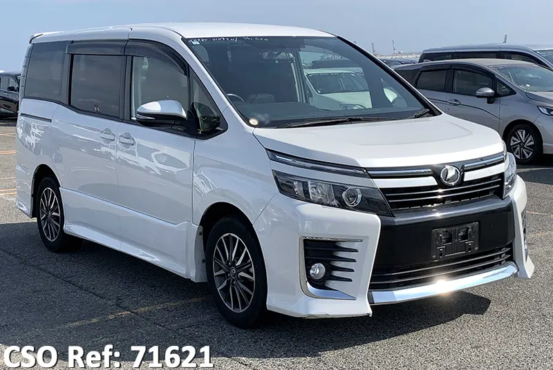 Toyota / Voxy 2015